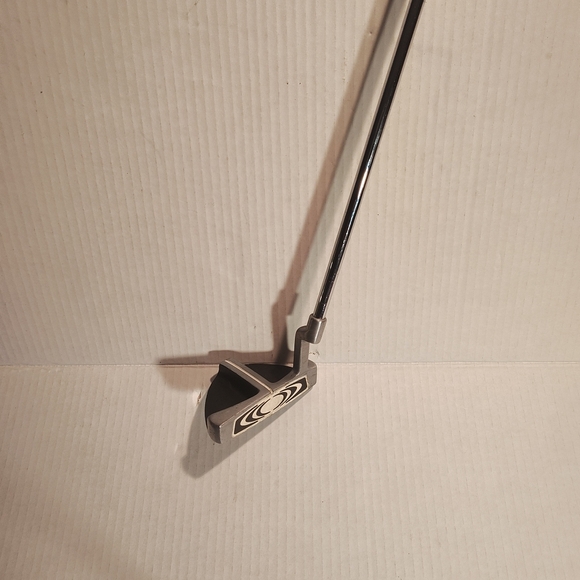 Silver and Black Golf Putter - Picture 3 of 5